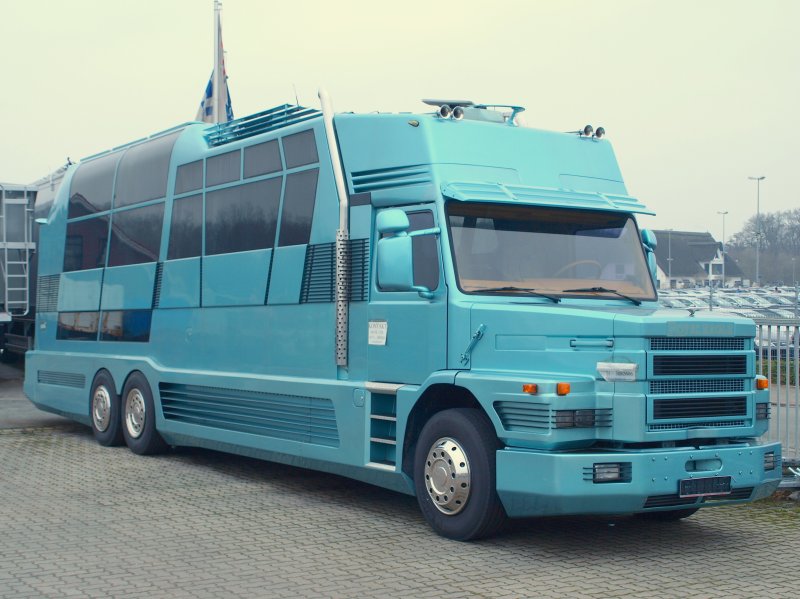 Leider ist dieses Wohnmobil nicht fr Normalverdiener erschwinglich, ein 3achser Scania mit einem super Aufbau.