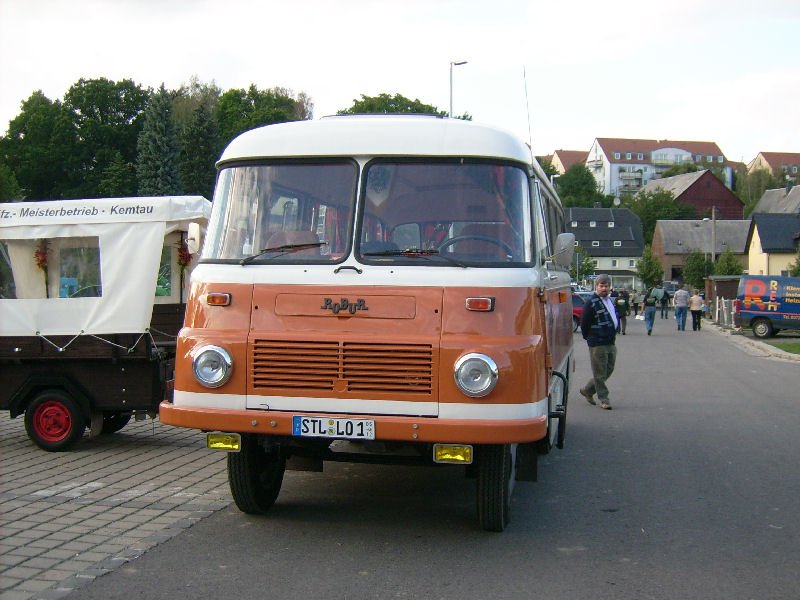 Letztens noch mit Tiefenseeantrieb, nun doch wieder mit dem normalen Antrieb. Frisch restaurierter Robur Bus beim Bulldogtreffen in Burkhardtsdorf. 