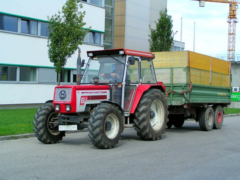 LINDNER 1650A hat soeben in der Lagerhausgenossenschaft Weizen abgeliefert; 080804
