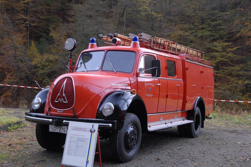 Magirus Deutz Bauj.1959 Lschgruppenfahrzeug 16(LF16)der Feuerwehr Solingen  Aufgenommen whrend des Mngstener Brckenfest Okt.2008 