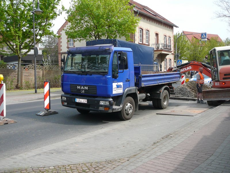 MAN auf einer Baustelle in 36088 Hnfeld am 16.04.09