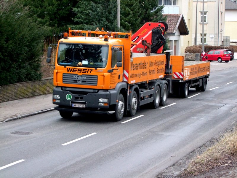 MAN  D20  eines Baustoffunternehmens ist auf der B143 unterwegs; 090306