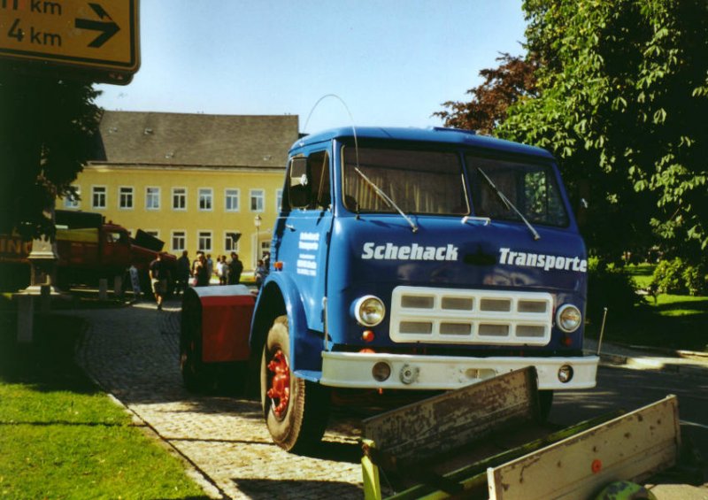 MAZ 503 Sattelzugmaschine in Jhstadt, 04.09.04