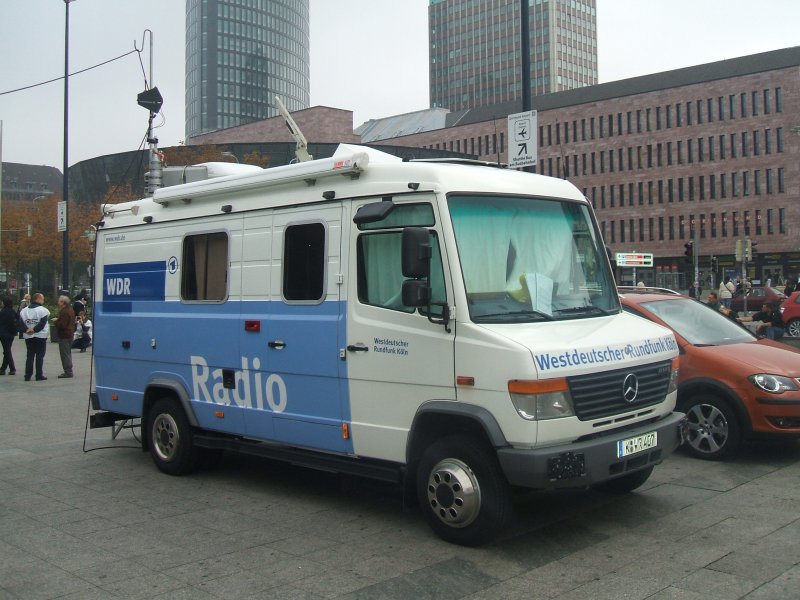 MB 814 D vom Westdeutschen Rundfunk auf dem Dortmunder
Bahnhofplatz , anllich des Streiks der GDL.(12.10.2007)