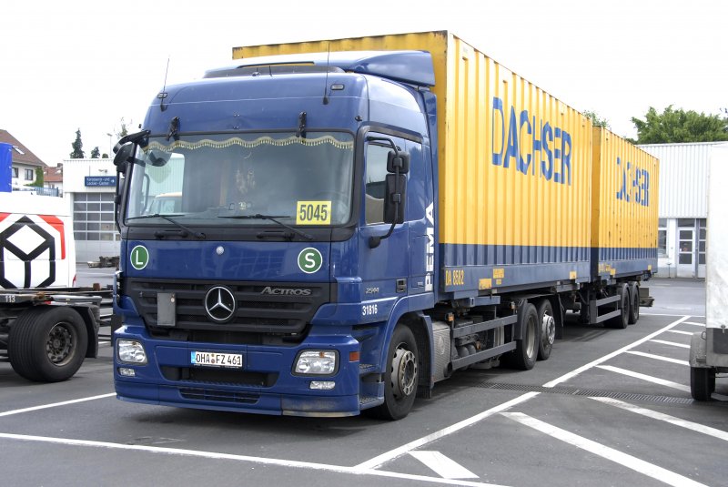 MB Actros 2544 der Spedition DACHSER auf dem Betriebshof der MB-Niederlassung Fulda am 07.06.2009