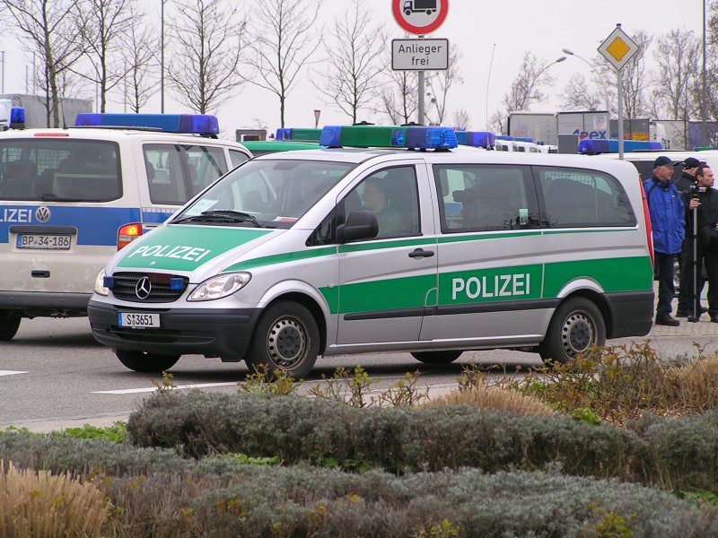 MB Vito der Stuttgarter Polizei unterwegs anl. Nato-Gipfel in Kehl am Rhein