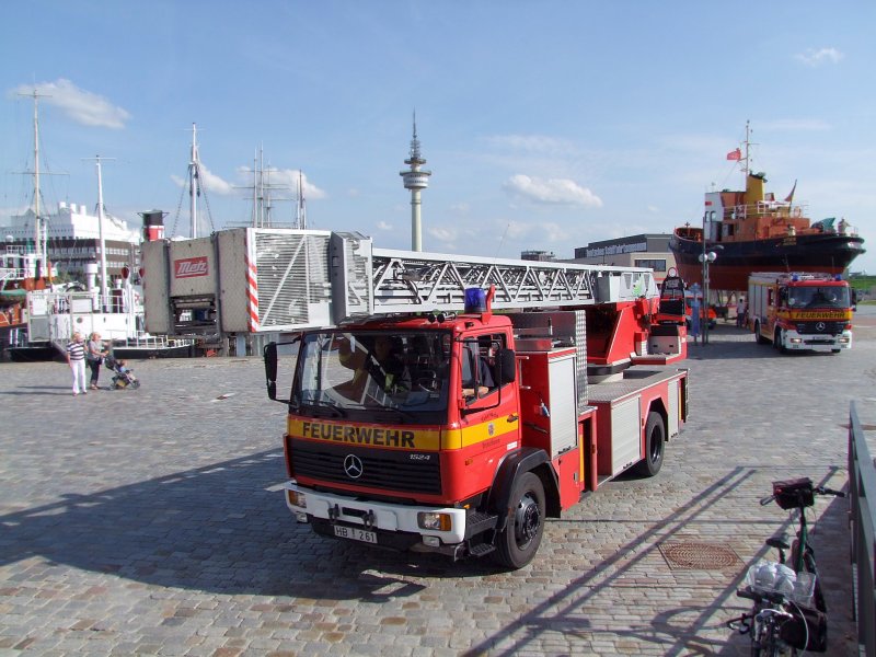MB1524(DLK 2312) wird zu einem Fehlalarm ins MEDITERRANEO in Bremerhaven gerufen;090826