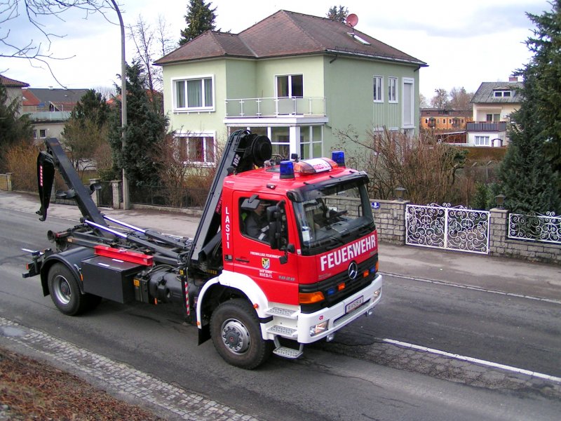 MB,Atego 1828 (Last1) ist das  Universalfahrzeug  der FF-Ried ; 090313