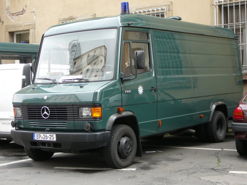 Mercedes Benz 711 D der Bundespolizei, am 05.04.08 in Frankfurt/M