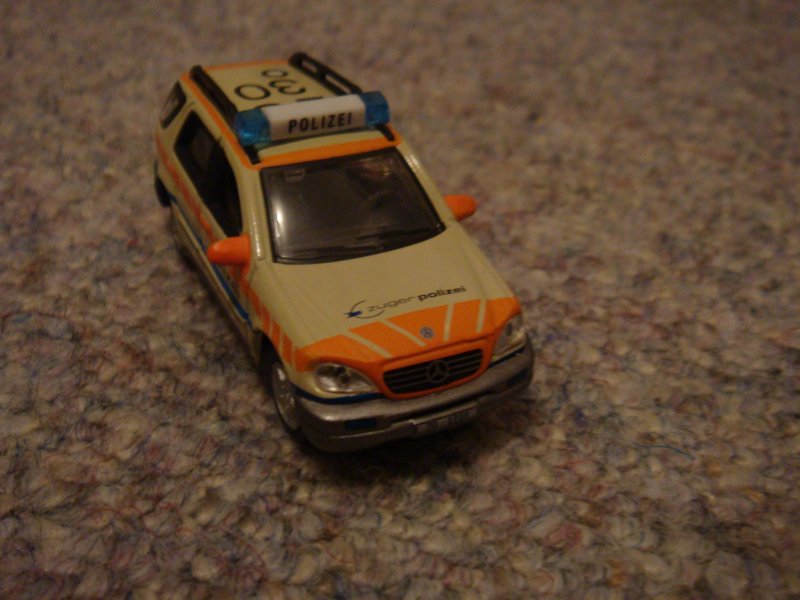 Mercedes-Benz Spielzeugpolizeiauto der Zuger Polizei 