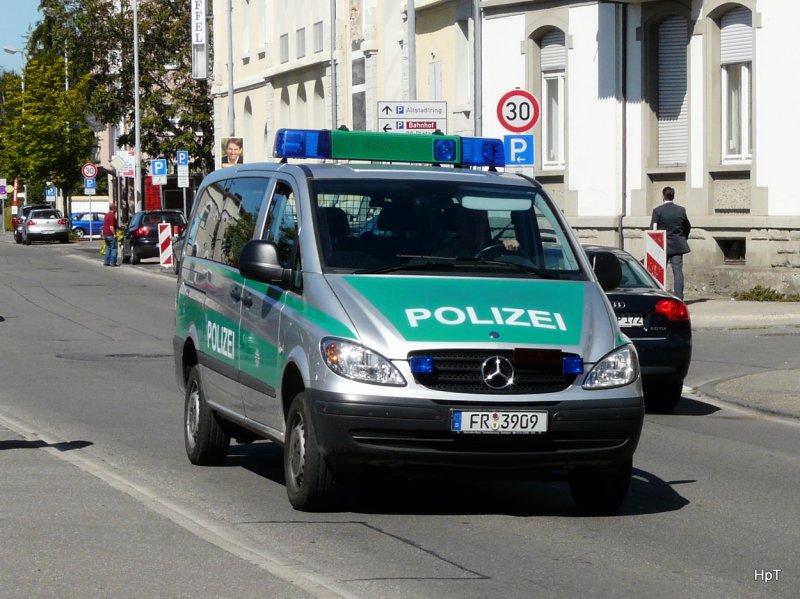 Mercedes Polizeiauto FR:3909 unterwegs in Singen am 31.08.2009