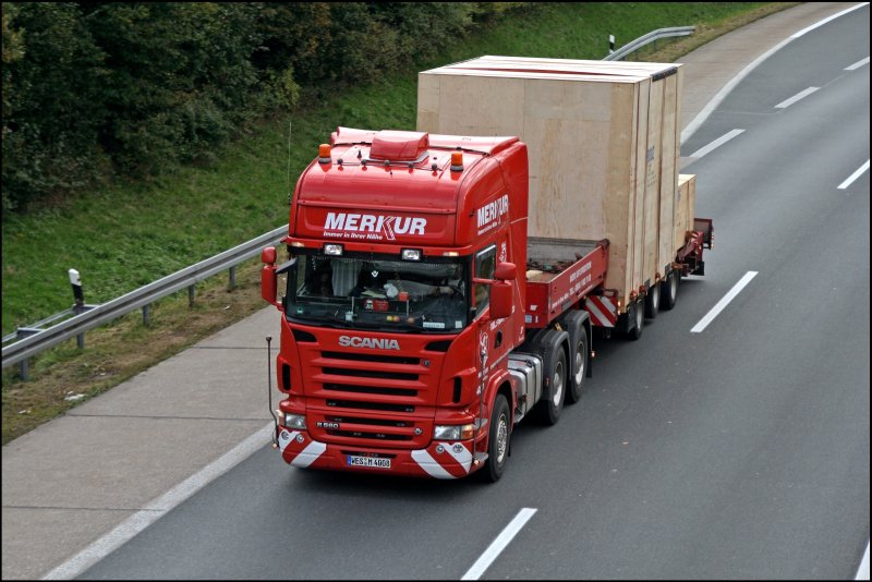 MERKUR: Eine groooe Kiste hat dieser Scania R580 \8/ dabei und ist in Richtung Ruhrgebiet unterwegs. (09.10.2008)