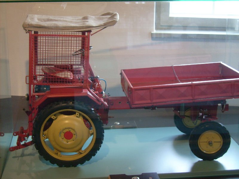 Modell eines GT 124 mit Ladeprische im Landwirtschaftsmuseum Blankenhain
