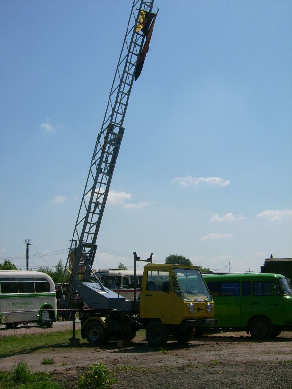 Multicar M25 Drehleiter auf dem Ausstellungsgelnde beim Oldtimertreffen in Werdau