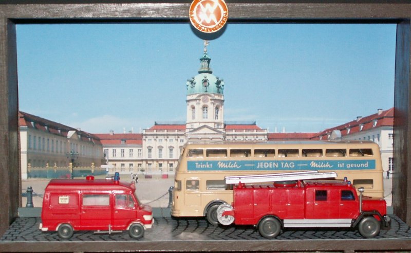 Mythos Wiking.Berliner Feuerwehr:Lschwagen und Rettungswagen(RTW)auf der Fahrt zu einem Einsatz