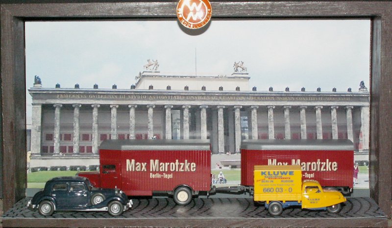 Mythos Wiking.Mbellastzug MB L2500  Max Marotzke  vor dem  Alten Museum  in Berlin. 