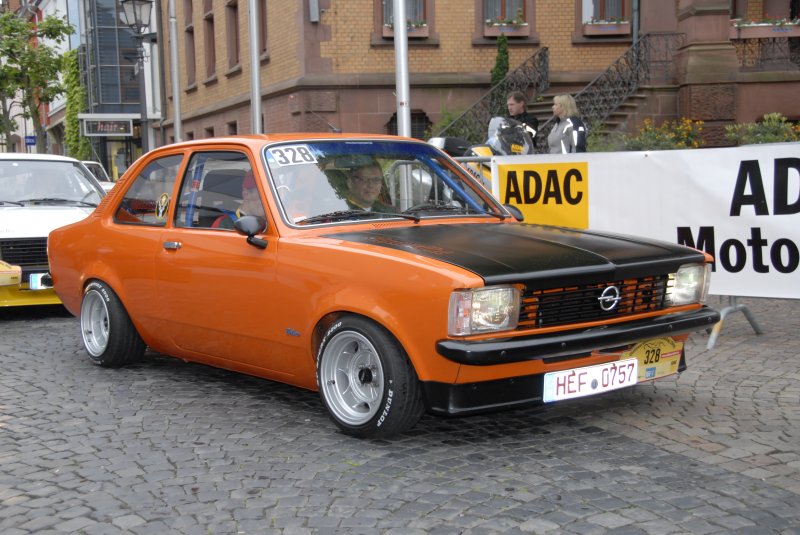 Opel Kadett C Bj. 1978, 130 PS, wartet auf den Start in 36088 Hünfeld zur ADAC-Oldtimersternfahrt zum Hessentag nach Langenselbold, 06.06.2009