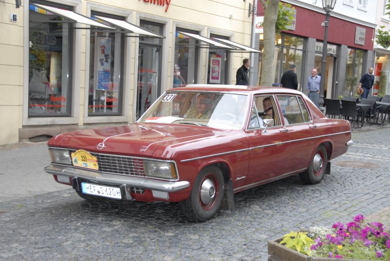 Opel Kapitn B Bj. 1959, 132 PS, wartet auf den Start in 36088 Hnfeld zur ADAC-Oldtimersternfahrt zum Hessentag nach Langenselbold, 06.06.2009