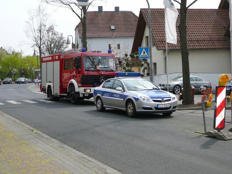 Opel Vectra der LaPo Hessen steht ebenfalls am Einsatzort der Freiwilligen Feuerwehr Hnfeld, 16.04.09 in 36088 Hnfeld