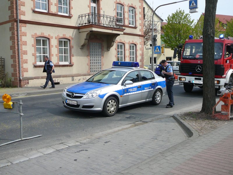 Opel Vectra der LaPo Hessen steht ebenfalls am Einsatzort der Freiwilligen Feuerwehr Hnfeld, 16.04.09 in 36088 Hnfeld