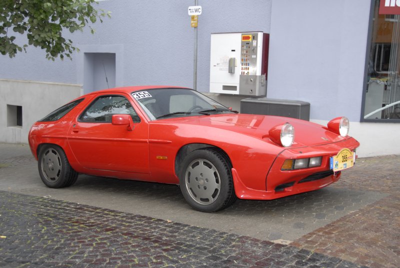 Porsche 928 startet zur 3. Oldtimersternfahrt des ADAC zum Hessentag in Langenselbold. Startort ist 36088 Hünfeld