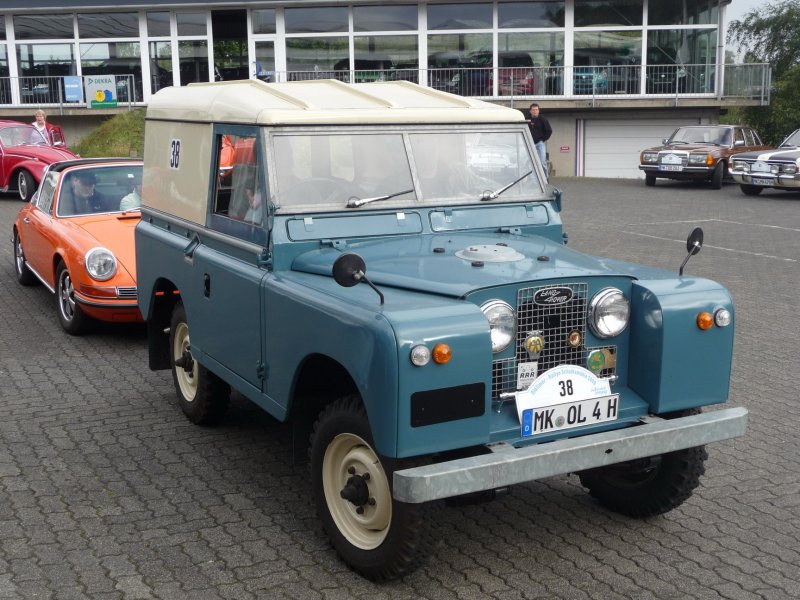 Rechtslenker Land Rover Serie II mit 77 PS und 2286 ccm aus dem Jahre 1960.