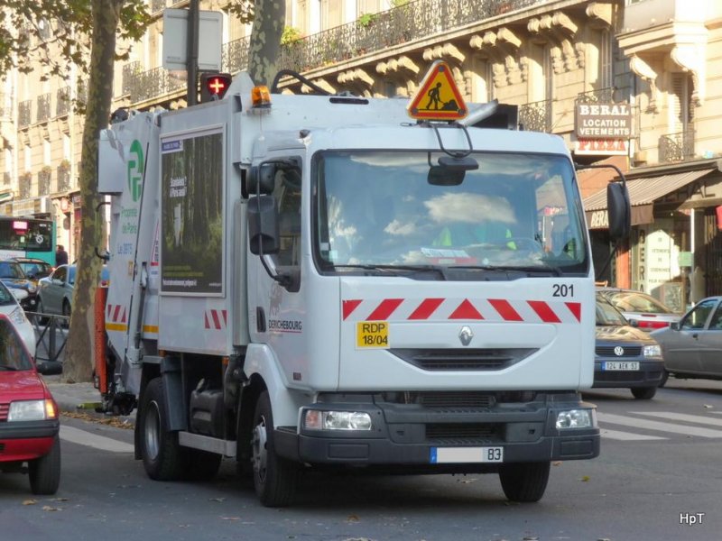 Renault - Mllwagen in den Strassen von Paris unterwegs am 16.10.2009