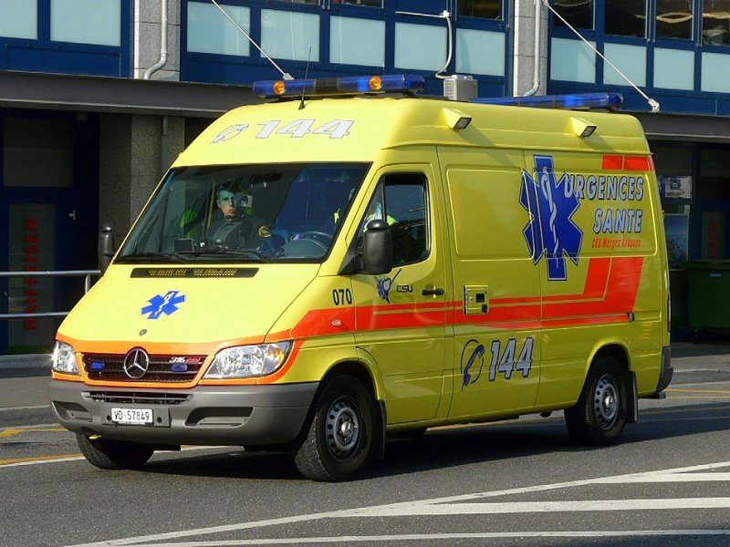 Rettungswagen Mercedes 316 CDI  VD 57849 unterwegs in Morges am 25.09.2008