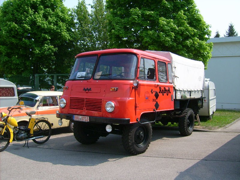 Robur LD3000 ehem.Bautruppfahrzeug mit Doppelkabiene beim Treffen am Nutzfahrzeugmuseum in Hartmannsdorf