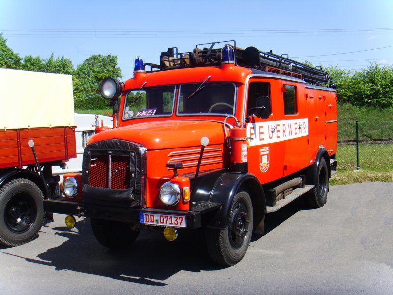 S4000-1 TLF 16 der Freiwilligen Feuerwehr Schnfeld, hier beim 12.IFA-Oldtimertreffen in Werdau.