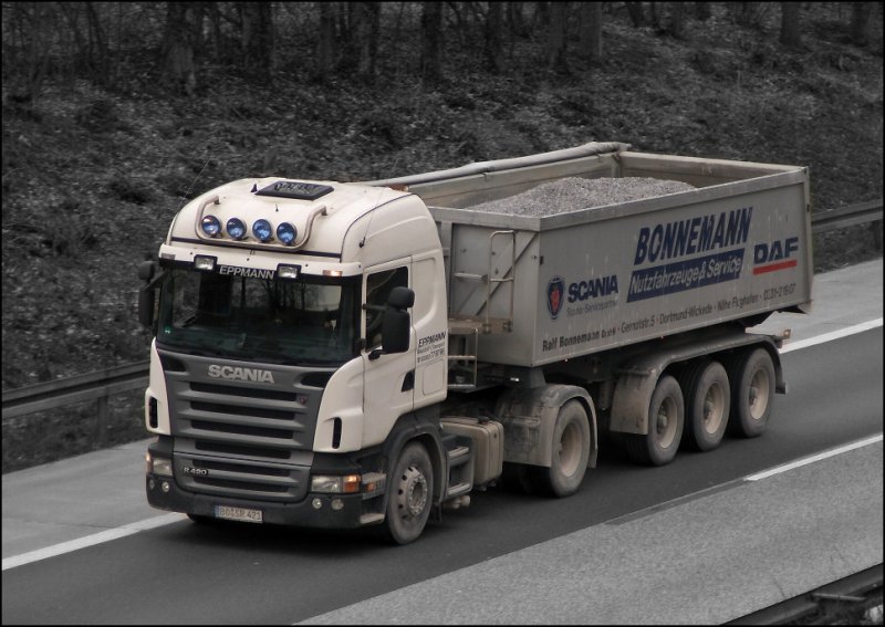 SCANIA HIGHLINE R420 der EPPMANN Baustoffe&Transport ist in Richtung Dortmund unterwegs. Der Kippsattel trgt Werbung fr BONNEMANN Scania&DAF Nutzfahrzeuge&Service aus Dortmund-Wickede. (13.03.2009)