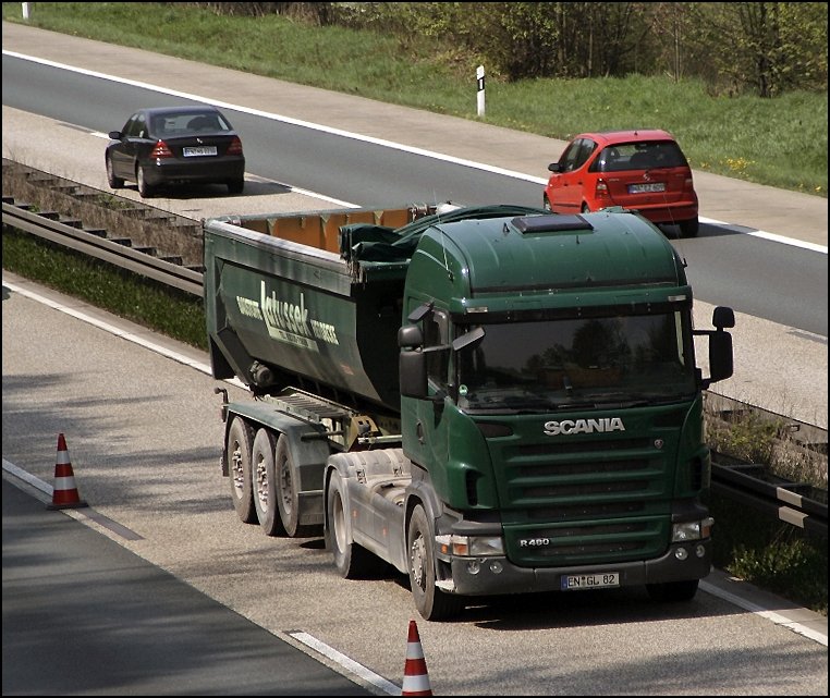 SCANIA HIGHLINE R480 von LATUSSEK ist in Richtung Hohenlimburg unterwegs. (15.04.2009)

