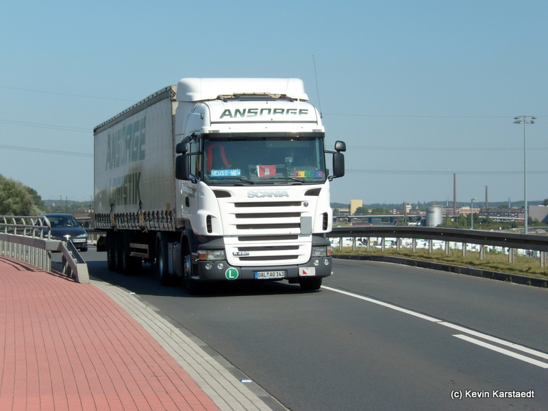 Scania R420 LKW der Firma Ansoage Logistik fhrt am 24.August.2009 ber eine Brcke Richtung Hafengebiet!