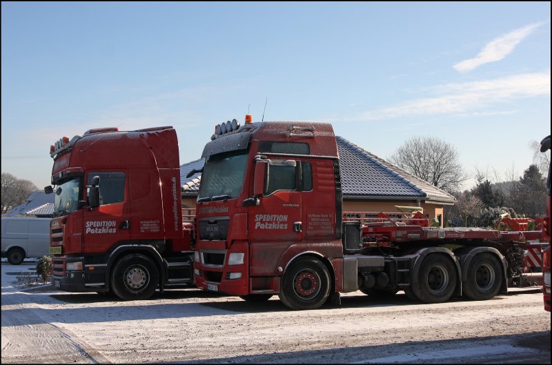 Scania R480 und MAN TGX 26.540 verbringen ihre Wochenende auf dem Firmengelnde. (03.01.2008).