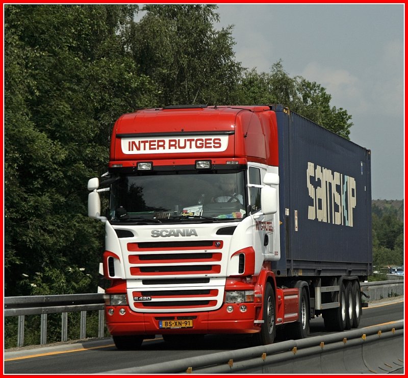 SCANIA TOPLINE R420 von INTER RUTGES ist mit einem 45 Fu-Container unterwegs. Eingesetzt werden Scania R420, Scania P230, DAF XF105.410 und Volvo FH eingesetzt.
