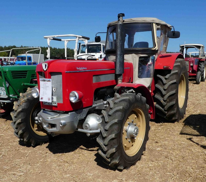 Schluter Sf 6810 Vs Bj 1968 80 Ps Ausgestellt Am Baiersroder Hof Im August 18 Fahrzeugbilder De