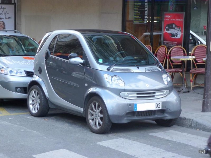 Smart - Grauer Smart in den Strassen von Paris am 16.10.2009