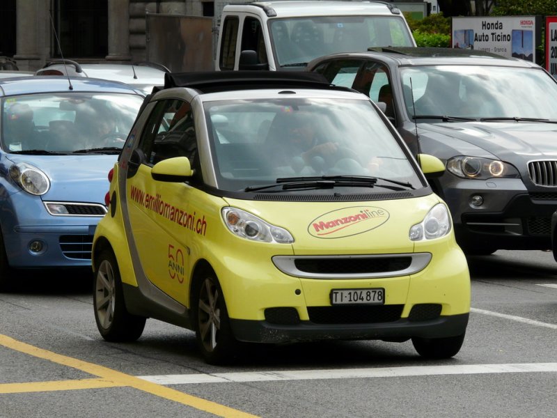 Smart  TI 104878 unterwegs in der Stadt Lugano am 13.05.2009