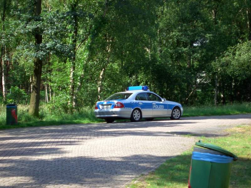 Streifenwagen der Autobahnpolizei auf einem Parkplatz an der A 1 in der Nhe von Osnabrck. (Aufgenommen: 01.06.07)