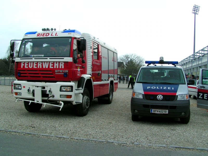 Tank3 der FF-Ried darf die Polizei anlsslich des O-Derby (LASK - Ried)untersttzen, und ggf. als  Wasserwerfer  fungieren; 080412