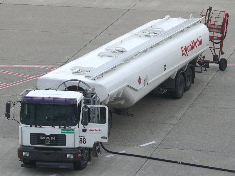 Tankwagen mit der Nr.88 in Dsseldorf am Flughafen 14.3.2009