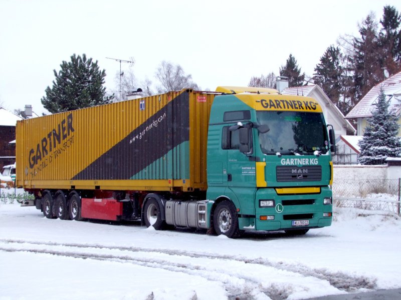 TGA18.440 einer groen sterr. Spedition mit einem eigenem 40Fu Container; 081123