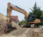 =Case CX 250 C von WEIDER-Erdarbeiten steht auf einer Baustelle in Petersberg-Marbach, 08-2025
