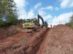 Volvo und Komatsu PC210 bei Arbeiten an der Laugenleitung der K&S in der Gemarkung von 36100 Petersberg-Marbach, Oktober 2012