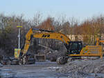 Im Bild ein Kettenbagger Zeppelin Cat 336, welcher Ende Dezember 2025 mit zahlreicher Abbruchausrüstung in Hattingen abgestellt war.