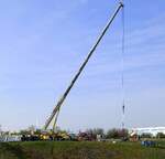 Liebherr-Autokran im Einsatz an der Rheinschleuse Vogelgr�n/Elsa�, Juni 2026