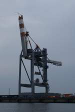 Ein Containerkran im Cuxhavener Hafen.