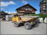 Ein abgestellter Dumper Typ 2000 HR des Herstellers Robert Aebi AG auf der Kleinen Scheidegg in der Schweiz.