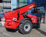 =Manitou-Teleskoplader steht im April 2026 auf einer Baustelle in Erfurt