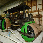 Diese Dampfwalze kann im Auto- und Technikmuseum Sinsheim bewundert werden. (Dezember 2014)
